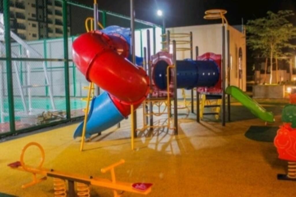 Hani Homestay Wifi Netflix Secure Parking Klia Usim Inti Aeon Mall Nilai Zewnętrze zdjęcie