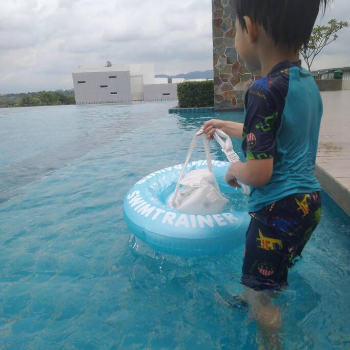 Hani Homestay Wifi Netflix Secure Parking Klia Usim Inti Aeon Mall Nilai Zewnętrze zdjęcie